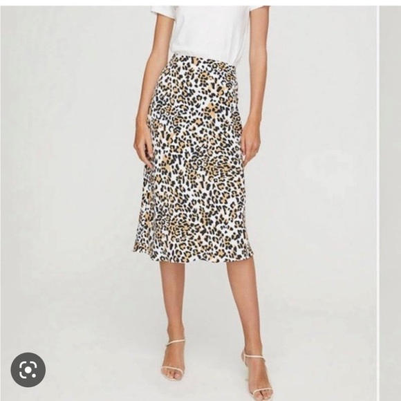 Aritzia midi skirt in Leopard print. - Picture 2 of 6